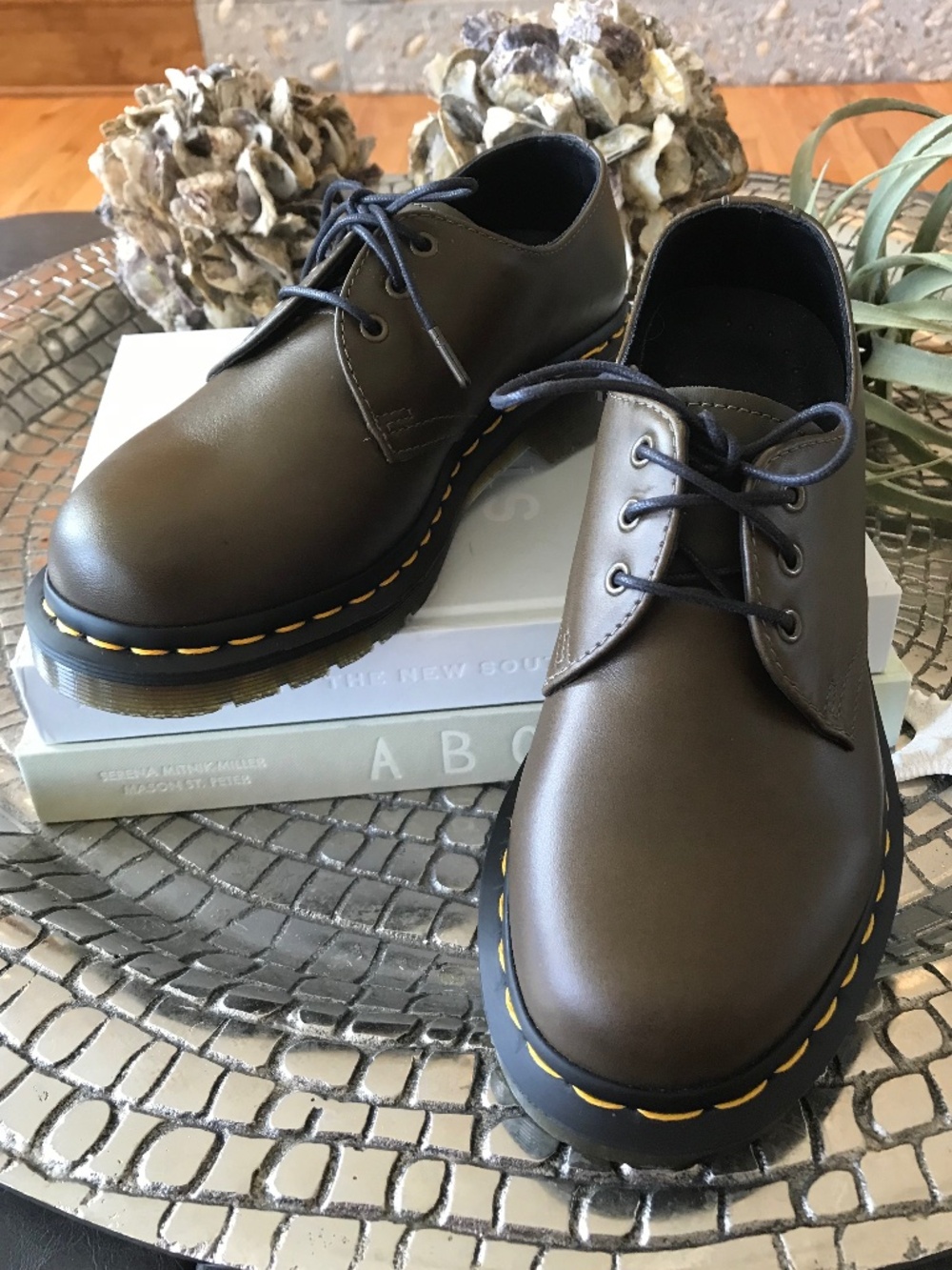 DR. MARTENS 1461 SMOOTH OLIVE / KHAKI GREY LEATHER LOW TOP OXFORD